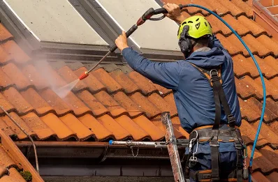 Démoussage et hydrofuge de toiture à Eygliers